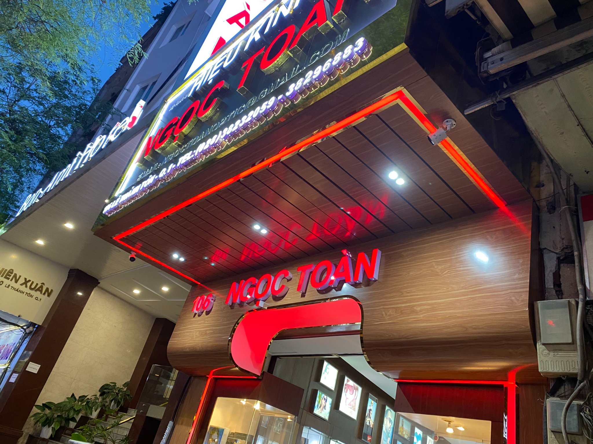 mắt kính Ngọc Toàn